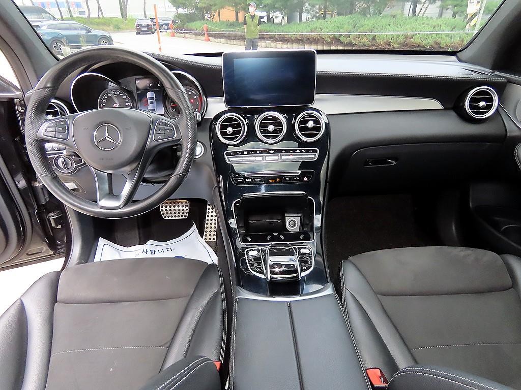 벤츠 GLC 클래스 GLC클래스 X253 GLC 300 4MATIC AMG LINE 쿠페 이미지 7