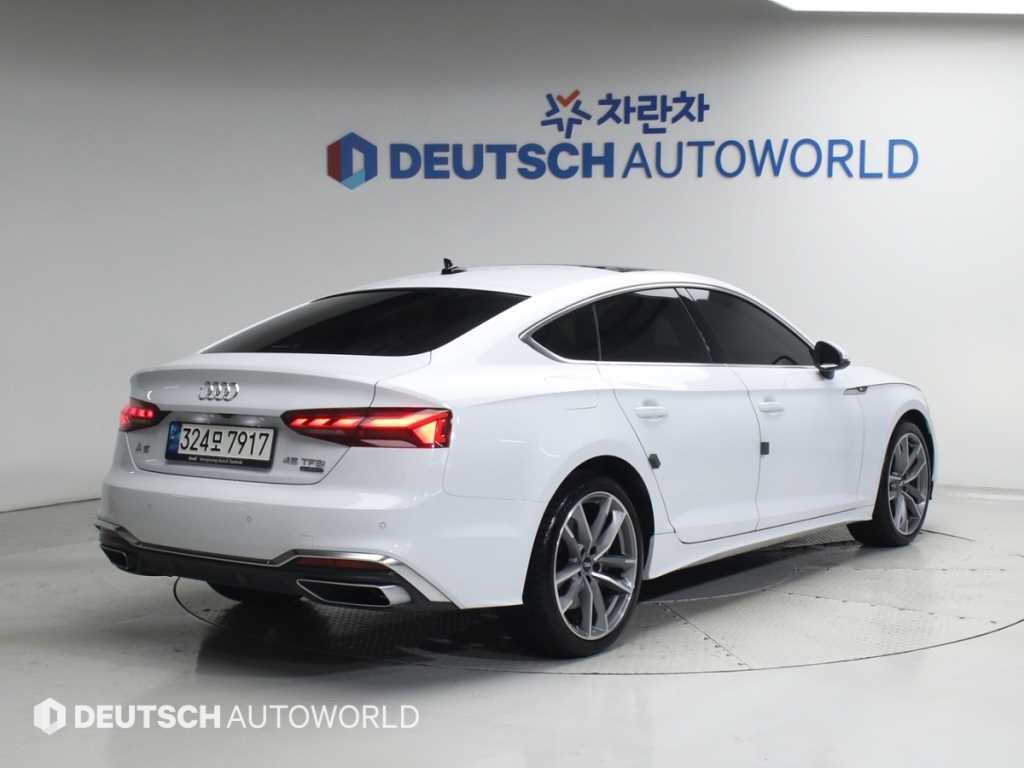 아우디 A5 A5 (F5) 45 TFSI 콰트로 프리미엄 스포트백 이미지 2