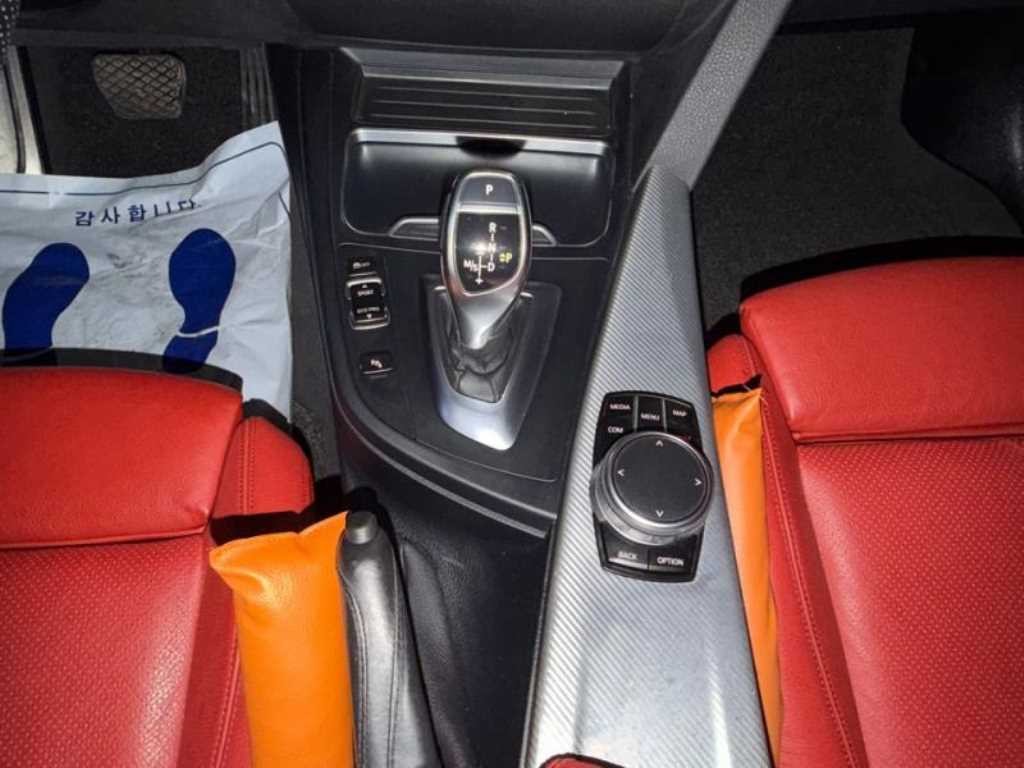 BMW 3시리즈 3시리즈 (F30) 330i M 스포츠 쉐도우 이미지 13