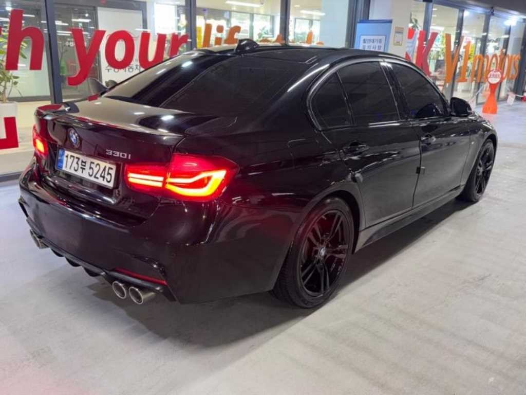 BMW 3시리즈 3시리즈 (F30) 330i M 스포츠 쉐도우 이미지 4