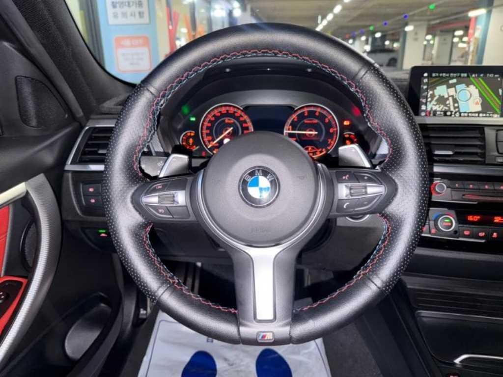 BMW 3시리즈 3시리즈 (F30) 330i M 스포츠 쉐도우 이미지 8