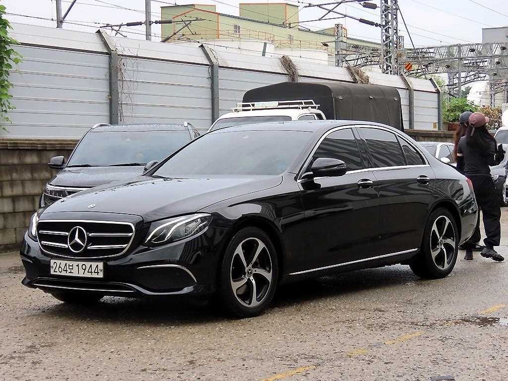 벤츠 E 클래스 E-클래스 W213 E250 아방가르드 이미지 2