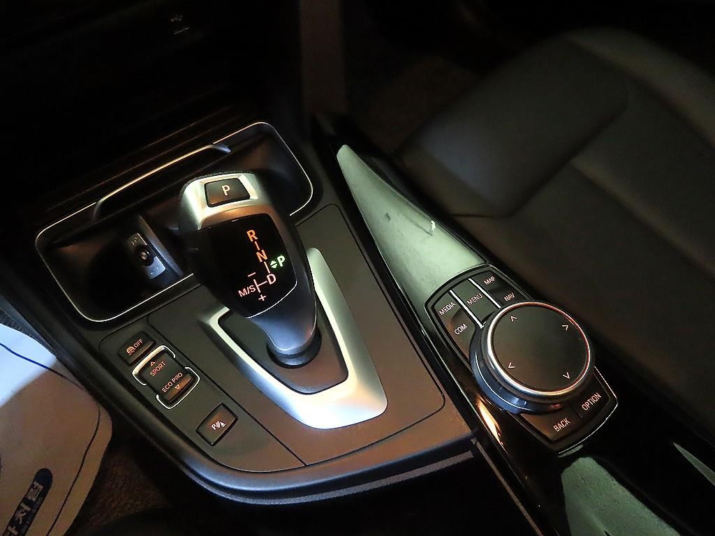 BMW 3시리즈 3시리즈 (F30) 320d 이미지 12