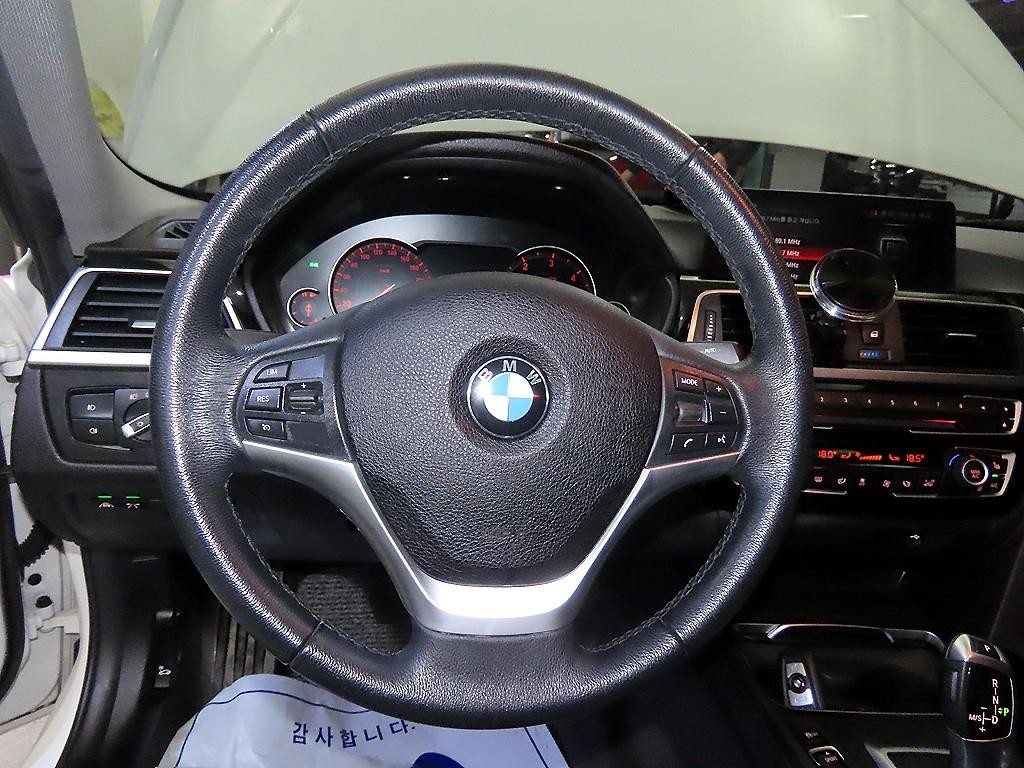 BMW 3시리즈 3시리즈 (F30) 320d 이미지 8