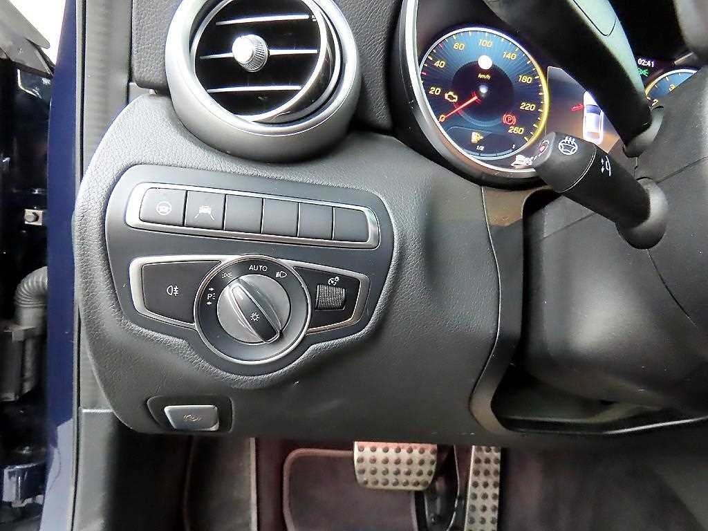 벤츠 C 클래스 C클래스 W205 C200 AMG LINE 이미지 12