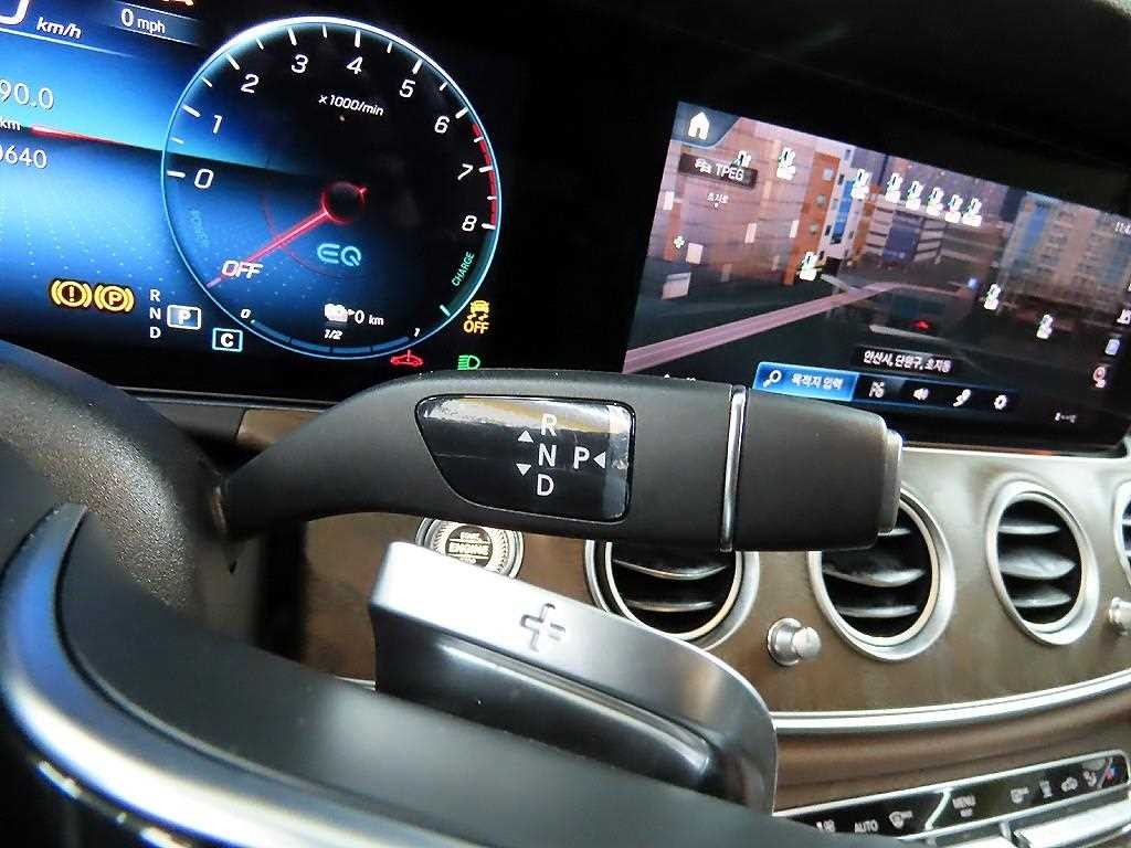 벤츠 E 클래스 E-클래스 W213 E300e 4MATIC 익스클루시브 이미지 10