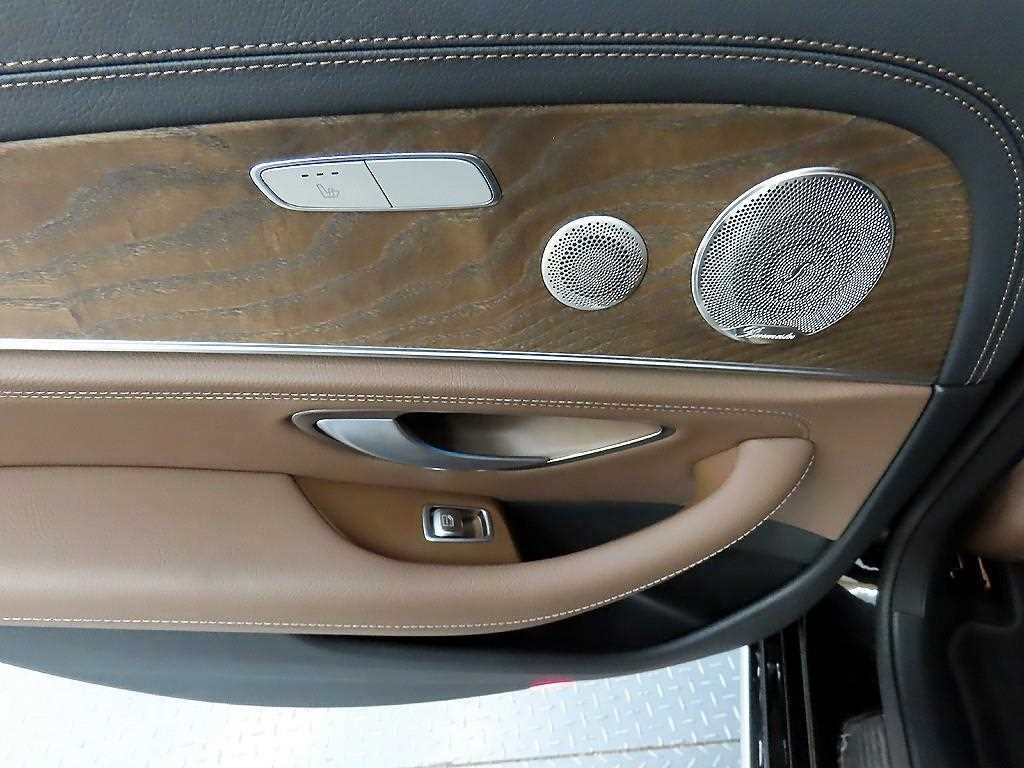 벤츠 E 클래스 E-클래스 W213 E300e 4MATIC 익스클루시브 이미지 12
