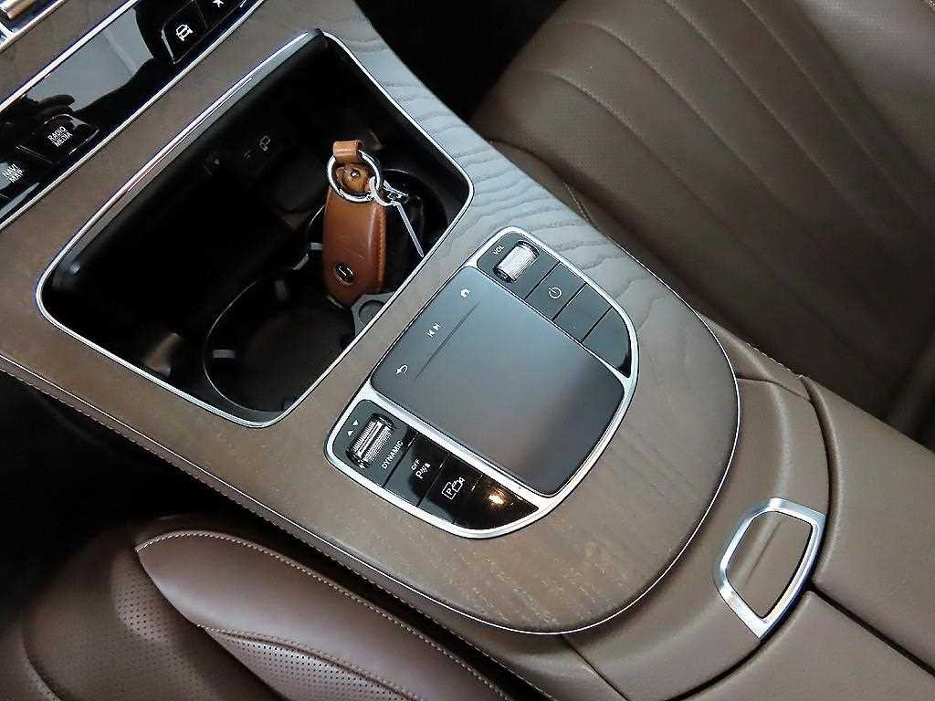 벤츠 E 클래스 E-클래스 W213 E300e 4MATIC 익스클루시브 이미지 13