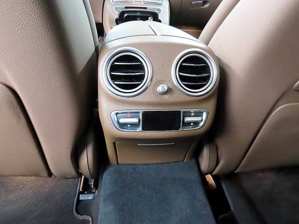 벤츠 E 클래스 E-클래스 W213 E300e 4MATIC 익스클루시브 이미지 17