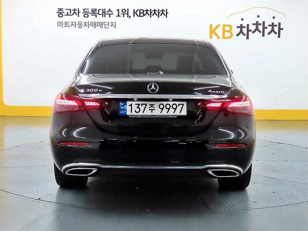 벤츠 E 클래스 E-클래스 W213 E300e 4MATIC 익스클루시브 이미지 3