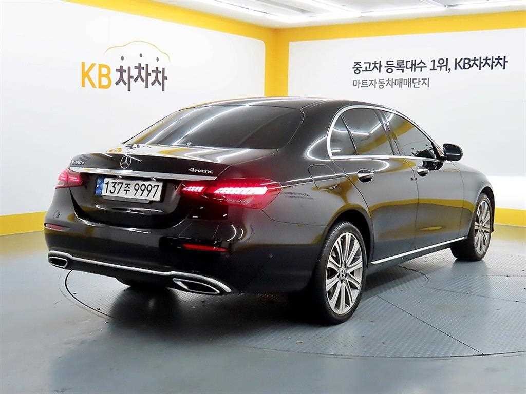 벤츠 E 클래스 E-클래스 W213 E300e 4MATIC 익스클루시브 이미지 4