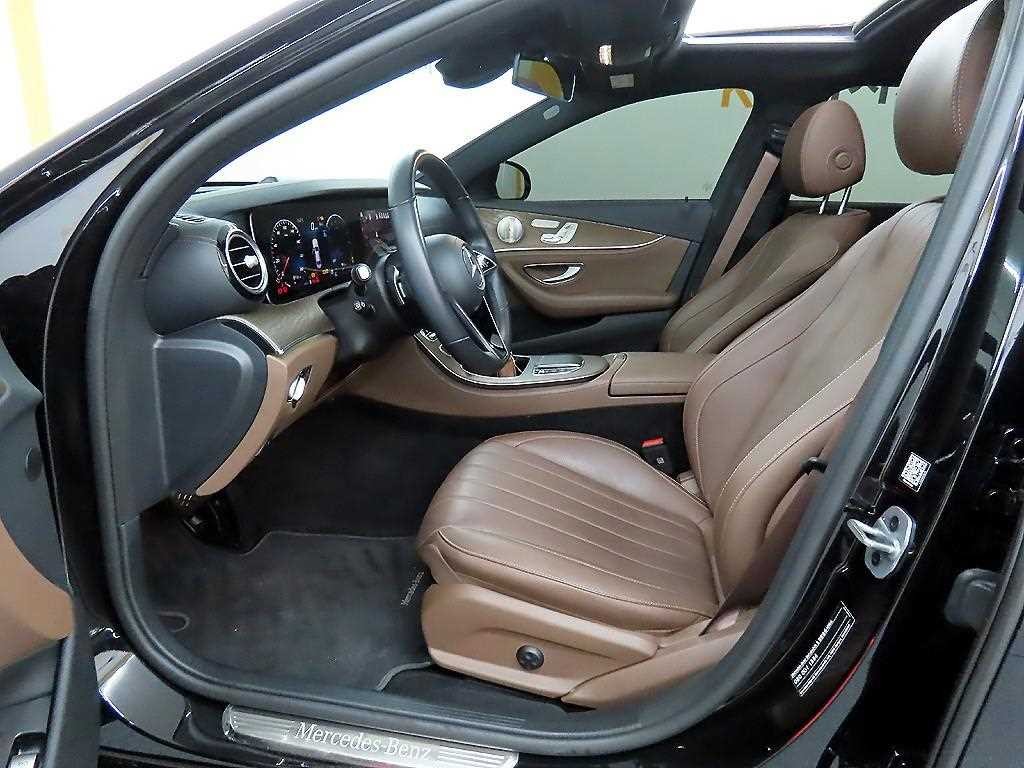 벤츠 E 클래스 E-클래스 W213 E300e 4MATIC 익스클루시브 이미지 5