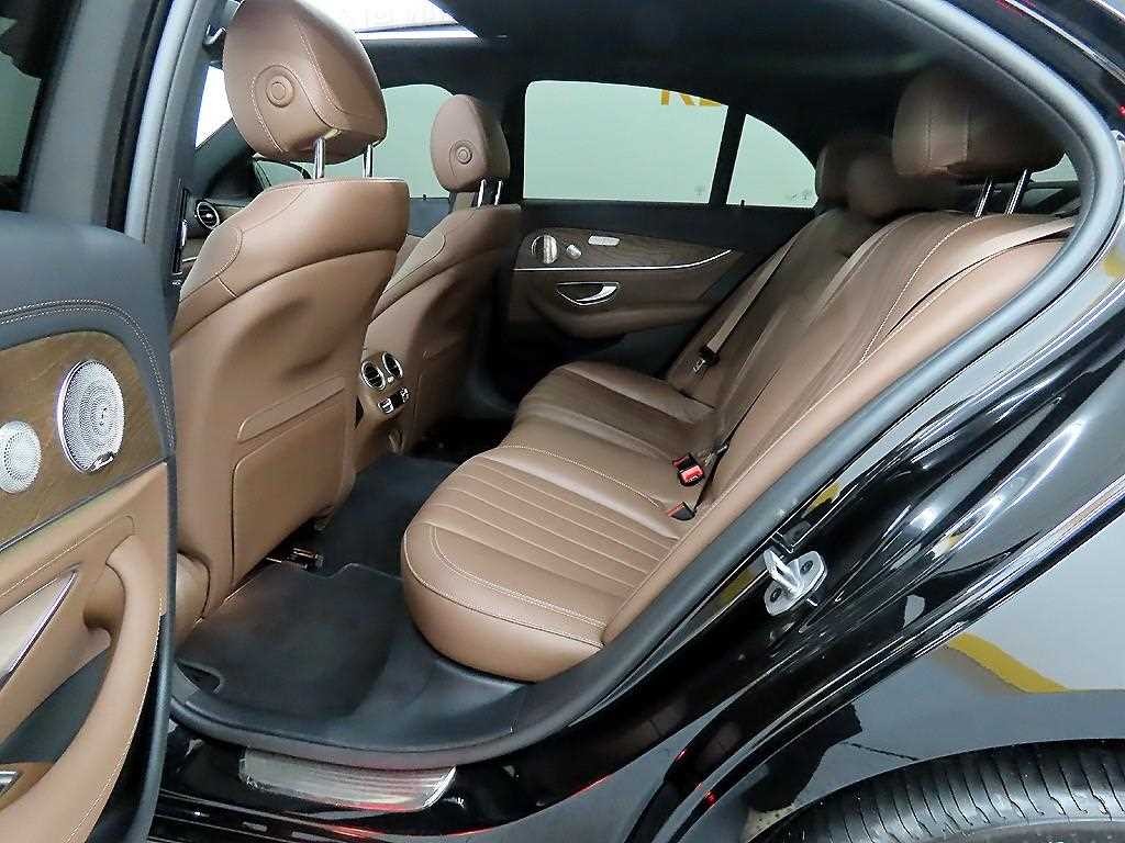 벤츠 E 클래스 E-클래스 W213 E300e 4MATIC 익스클루시브 이미지 6