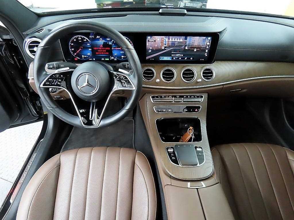 벤츠 E 클래스 E-클래스 W213 E300e 4MATIC 익스클루시브 이미지 7