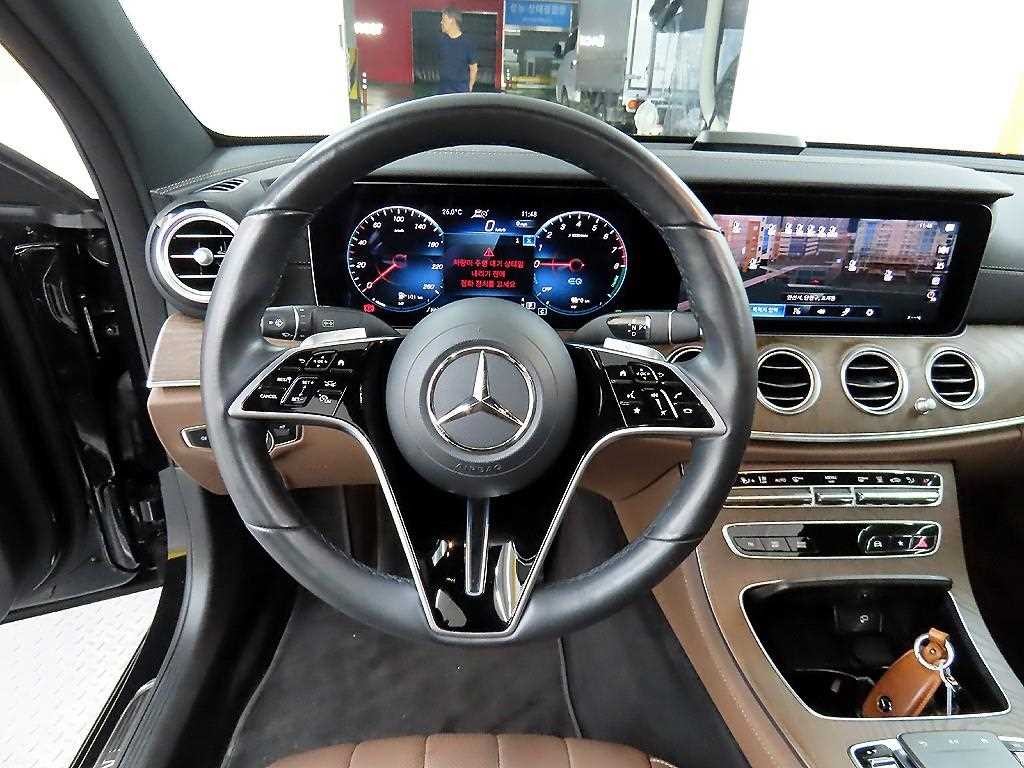 벤츠 E 클래스 E-클래스 W213 E300e 4MATIC 익스클루시브 이미지 9