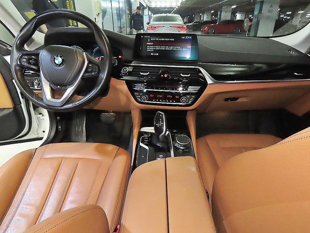 BMW 5시리즈 5시리즈 (G30) 520i 럭셔리 이미지 10