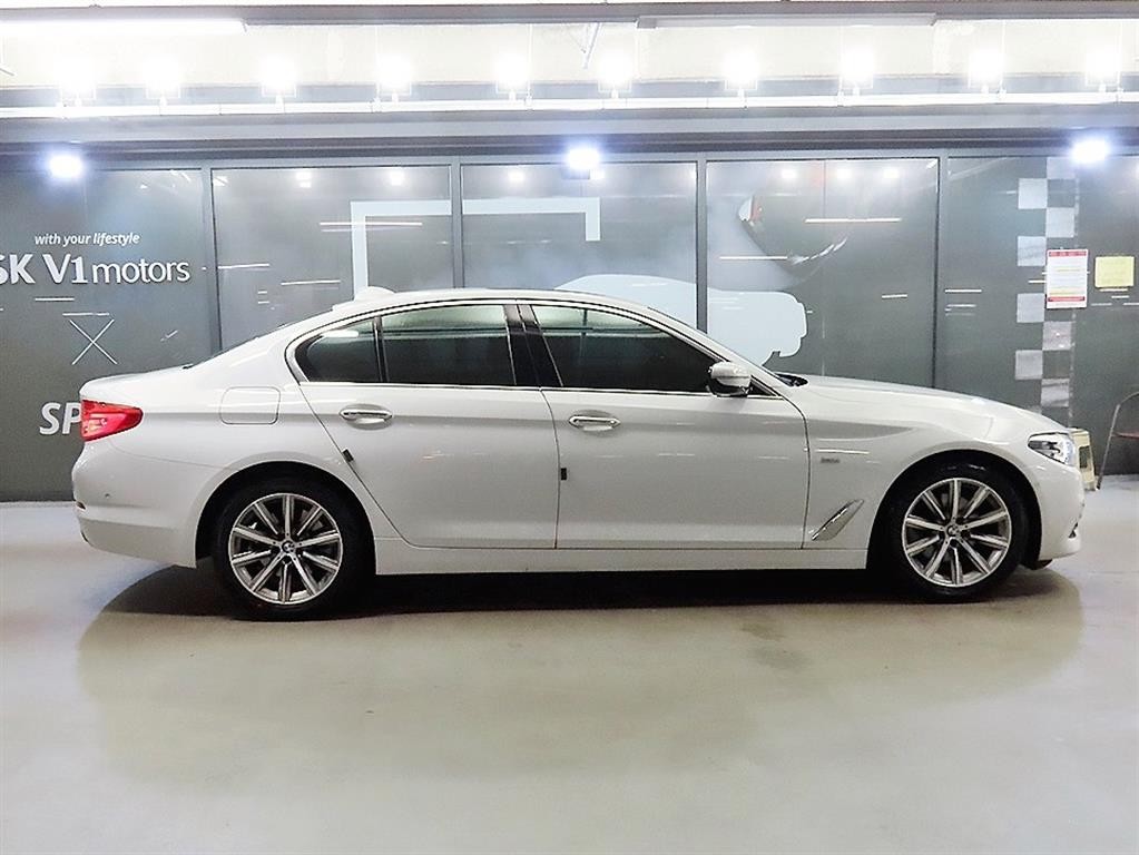 BMW 5시리즈 5시리즈 (G30) 520i 럭셔리 이미지 3