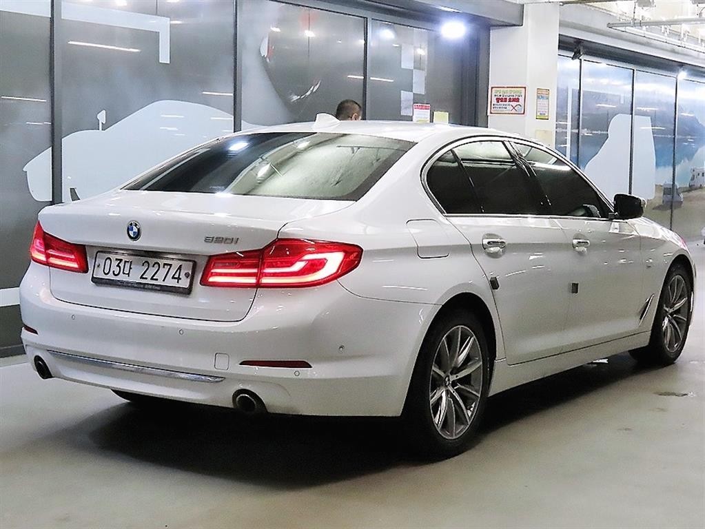 BMW 5시리즈 5시리즈 (G30) 520i 럭셔리 이미지 4