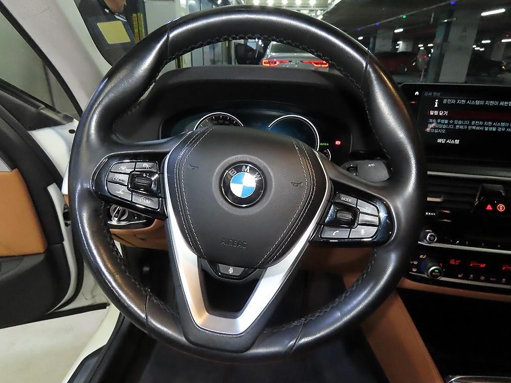 BMW 5시리즈 5시리즈 (G30) 520i 럭셔리 이미지 8