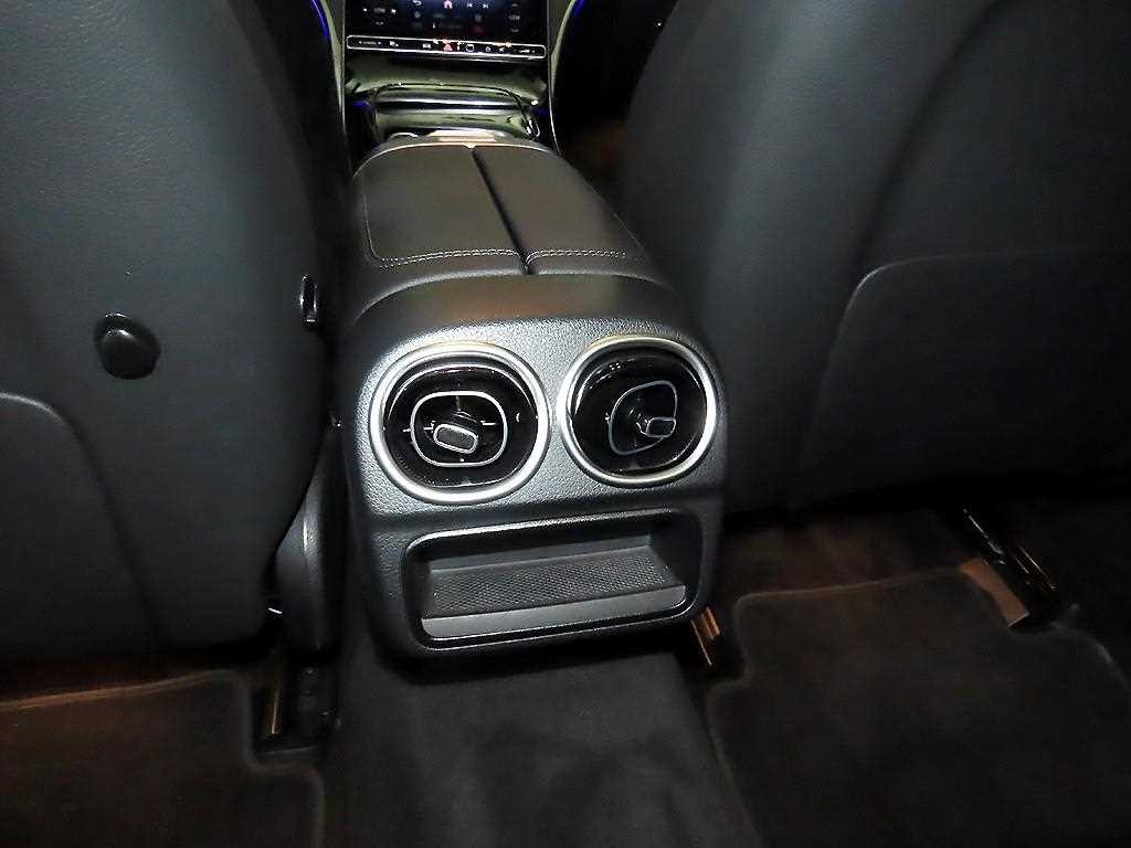 벤츠 C 클래스 C클래스 W206 C300 4MATIC 아방가르드 이미지 16