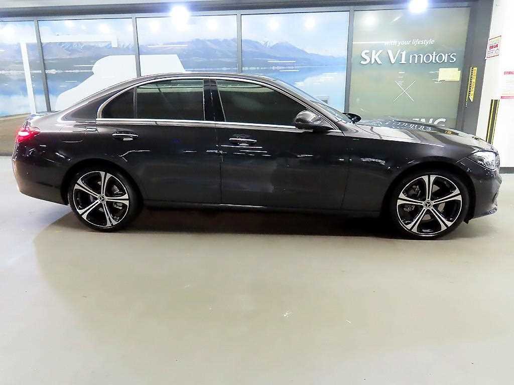 벤츠 C 클래스 C클래스 W206 C300 4MATIC 아방가르드 이미지 3