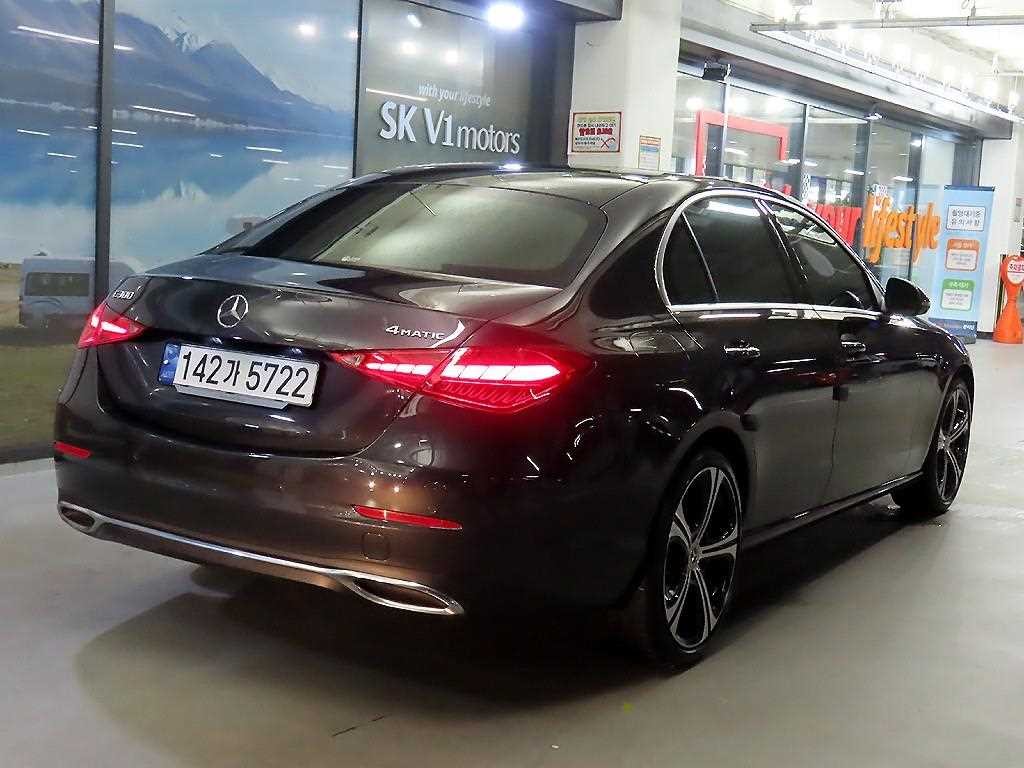 벤츠 C 클래스 C클래스 W206 C300 4MATIC 아방가르드 이미지 4