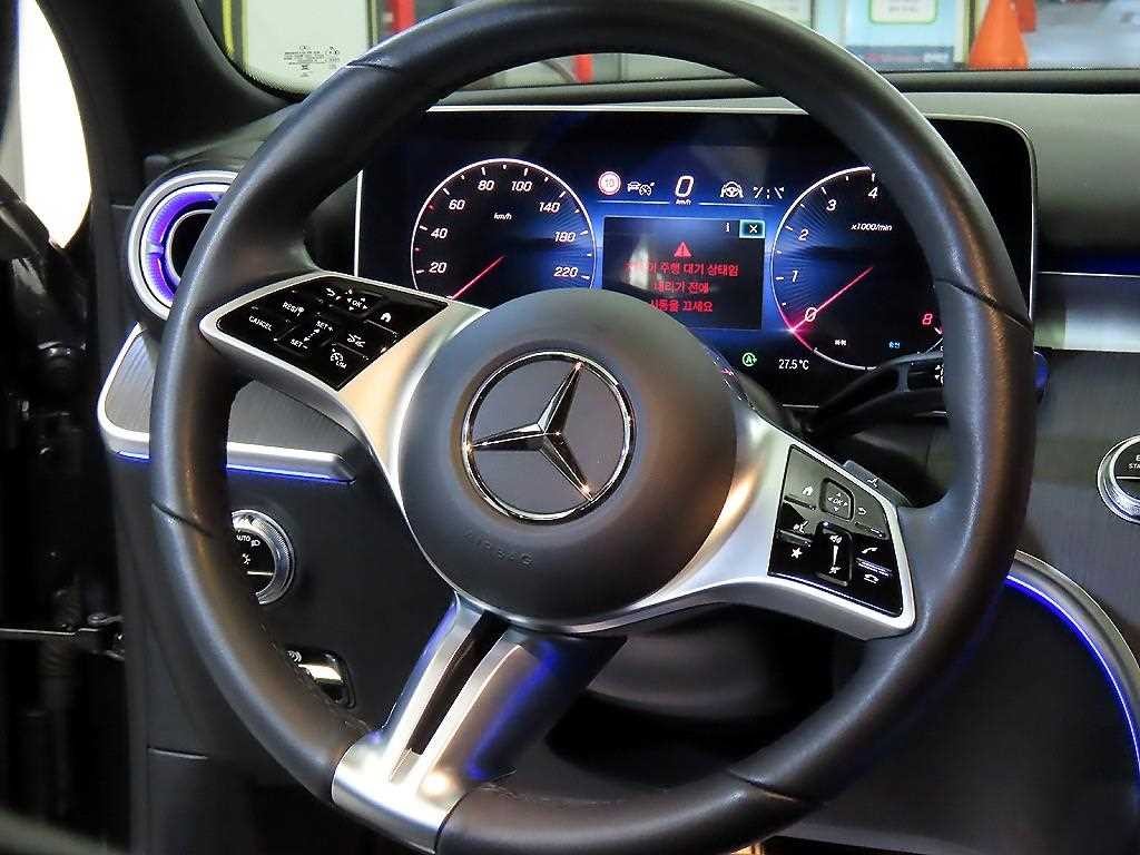 벤츠 C 클래스 C클래스 W206 C300 4MATIC 아방가르드 이미지 8