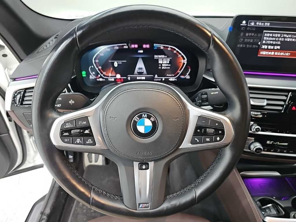 BMW 5시리즈 5시리즈 (G30) 523d xDrive M 스포츠 이미지 9