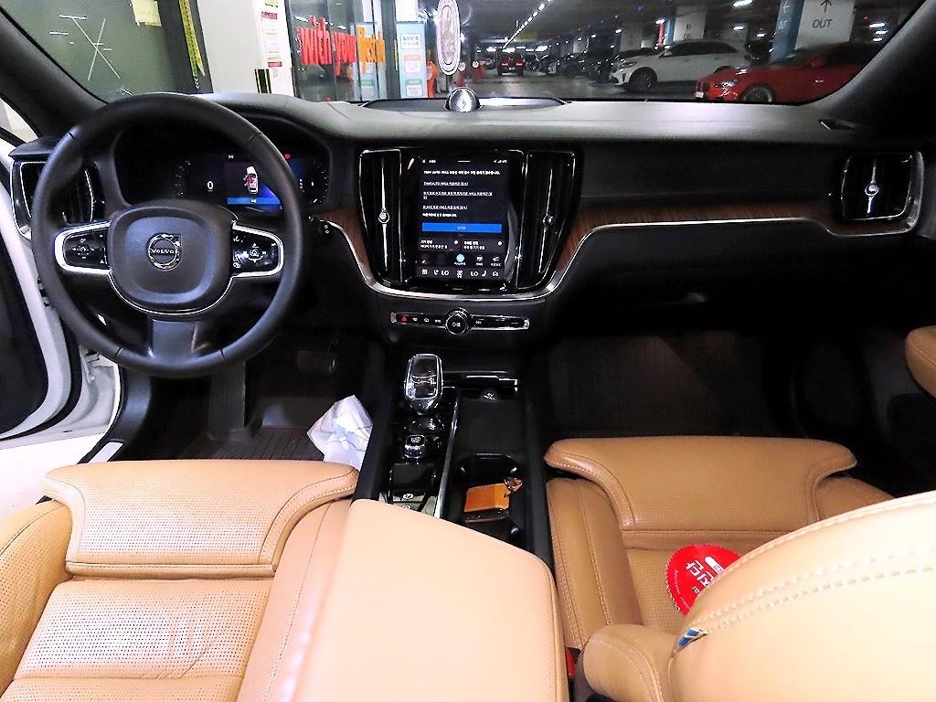볼보 V60 V60 크로스 컨트리 2세대 2.0 B5 울트라 AWD 이미지 10