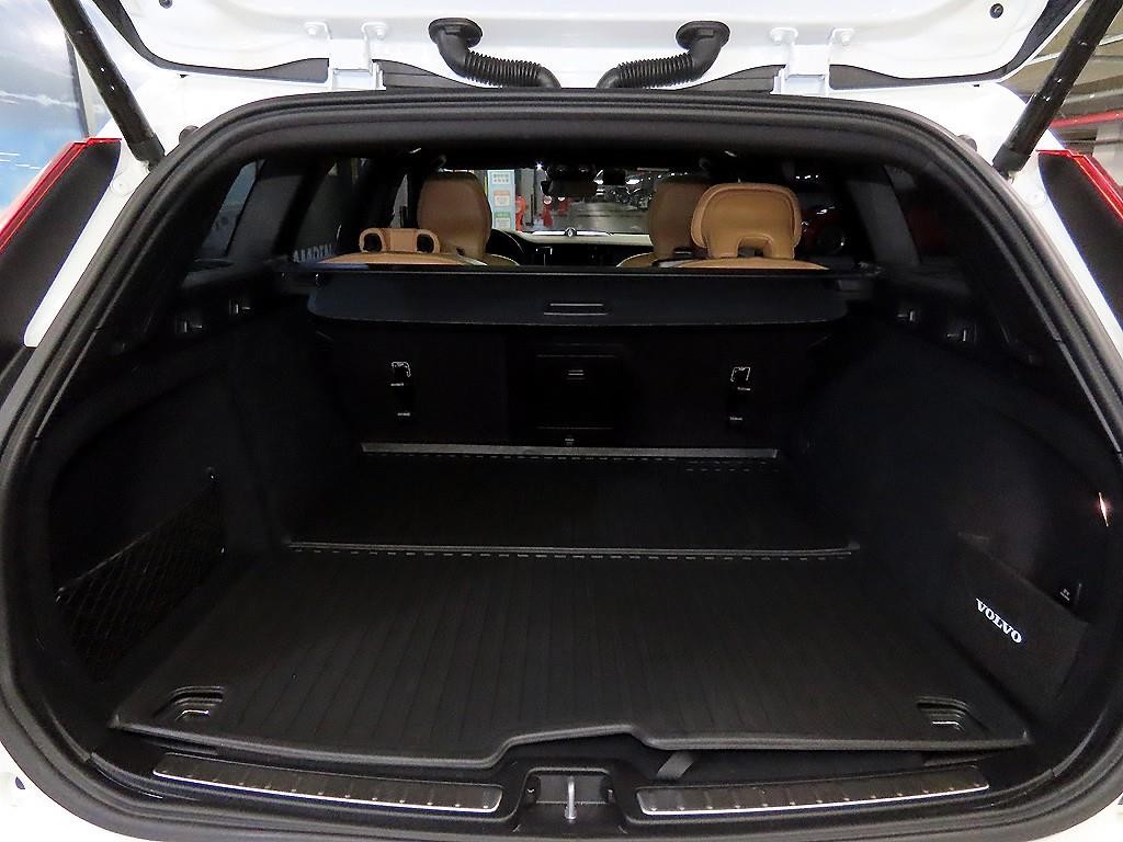 볼보 V60 V60 크로스 컨트리 2세대 2.0 B5 울트라 AWD 이미지 17