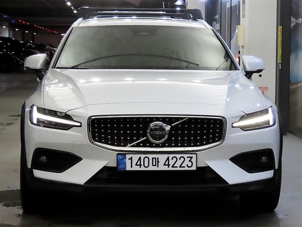 볼보 V60 V60 크로스 컨트리 2세대 2.0 B5 울트라 AWD 이미지 2