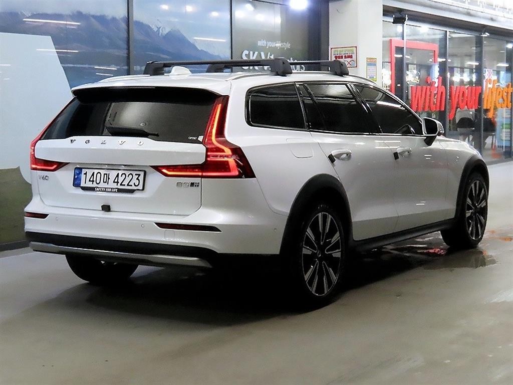 볼보 V60 V60 크로스 컨트리 2세대 2.0 B5 울트라 AWD 이미지 4