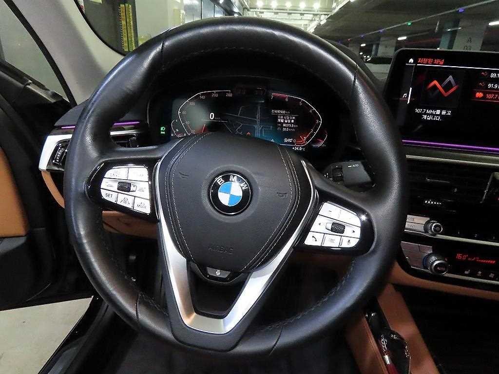 BMW 5시리즈 5시리즈 (G30) 520i 럭셔리 이미지 8
