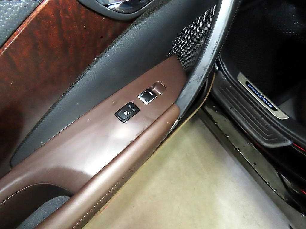 현대 그랜저 그랜저 HG HG220 PREMIUM 이미지 17