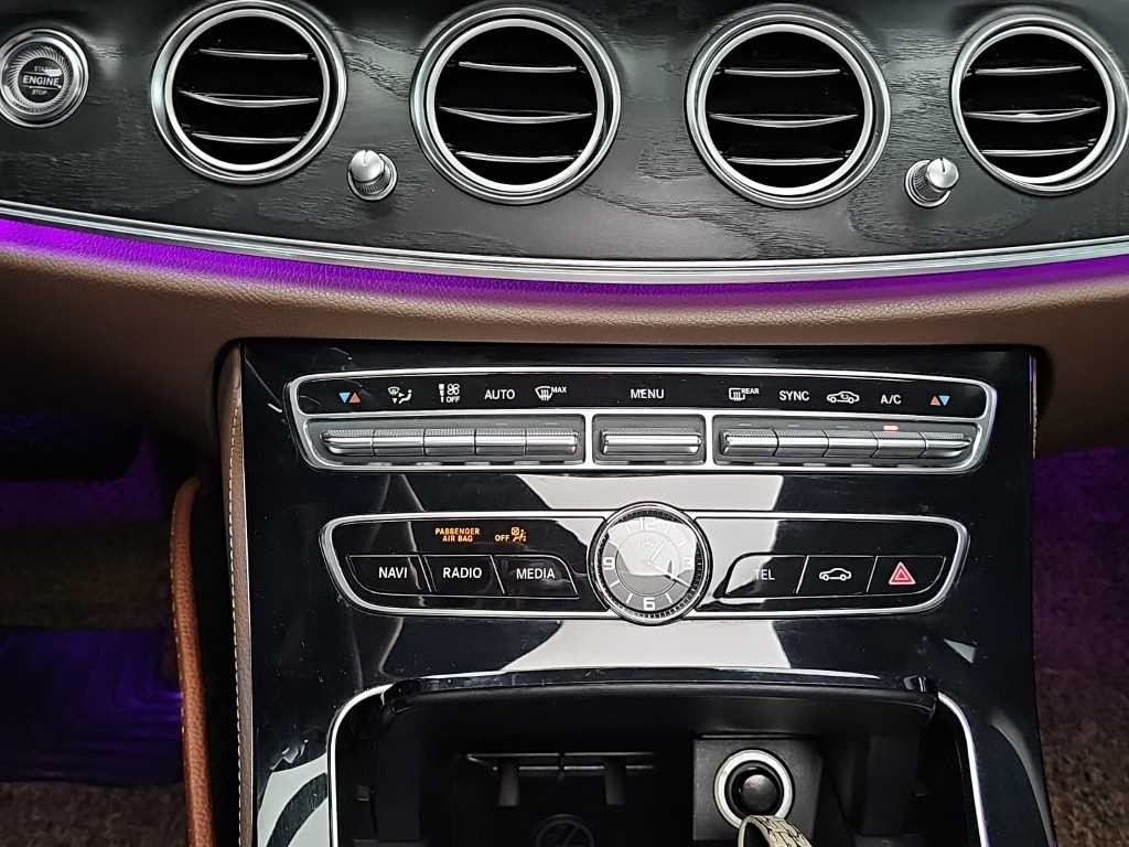 벤츠 E 클래스 E-클래스 W213 E300 아방가르드 인텔리전트 드라이브 이미지 10