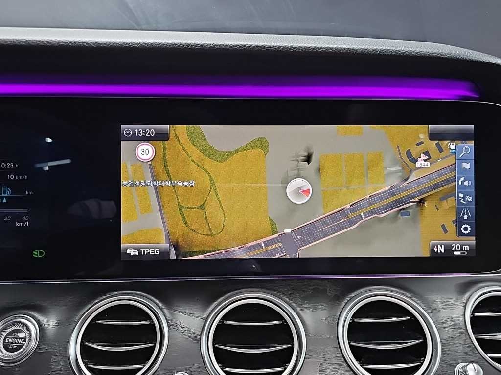 벤츠 E 클래스 E-클래스 W213 E300 아방가르드 인텔리전트 드라이브 이미지 14