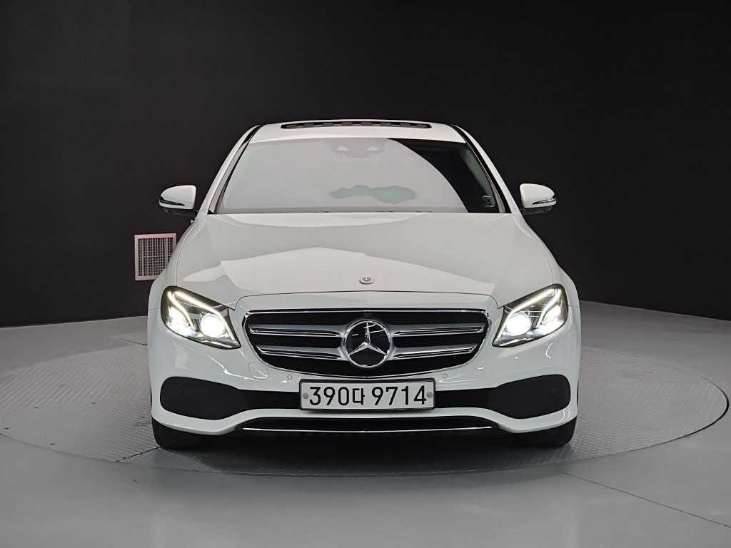 벤츠 E 클래스 E-클래스 W213 E300 아방가르드 인텔리전트 드라이브 이미지 2