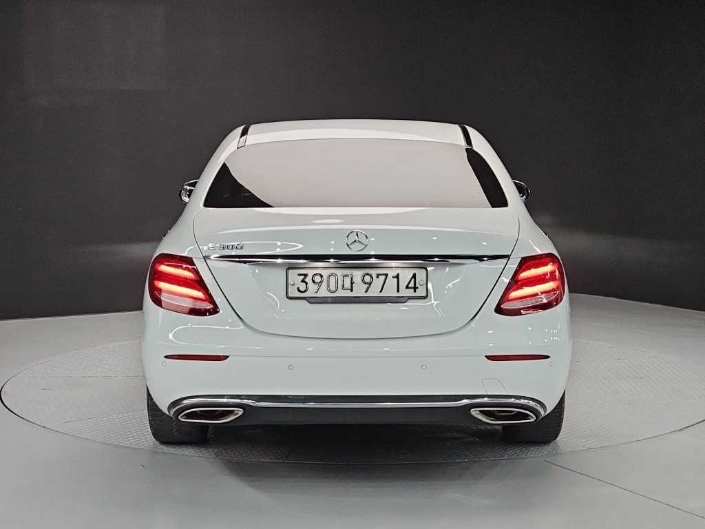 벤츠 E 클래스 E-클래스 W213 E300 아방가르드 인텔리전트 드라이브 이미지 3