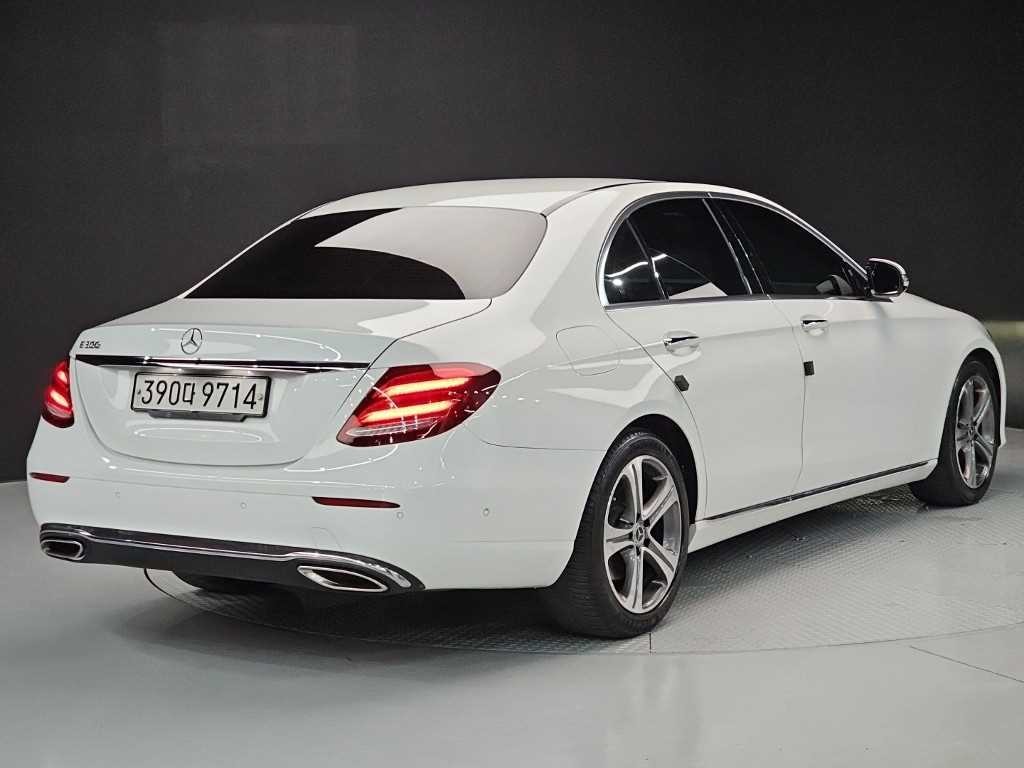 벤츠 E 클래스 E-클래스 W213 E300 아방가르드 인텔리전트 드라이브 이미지 4