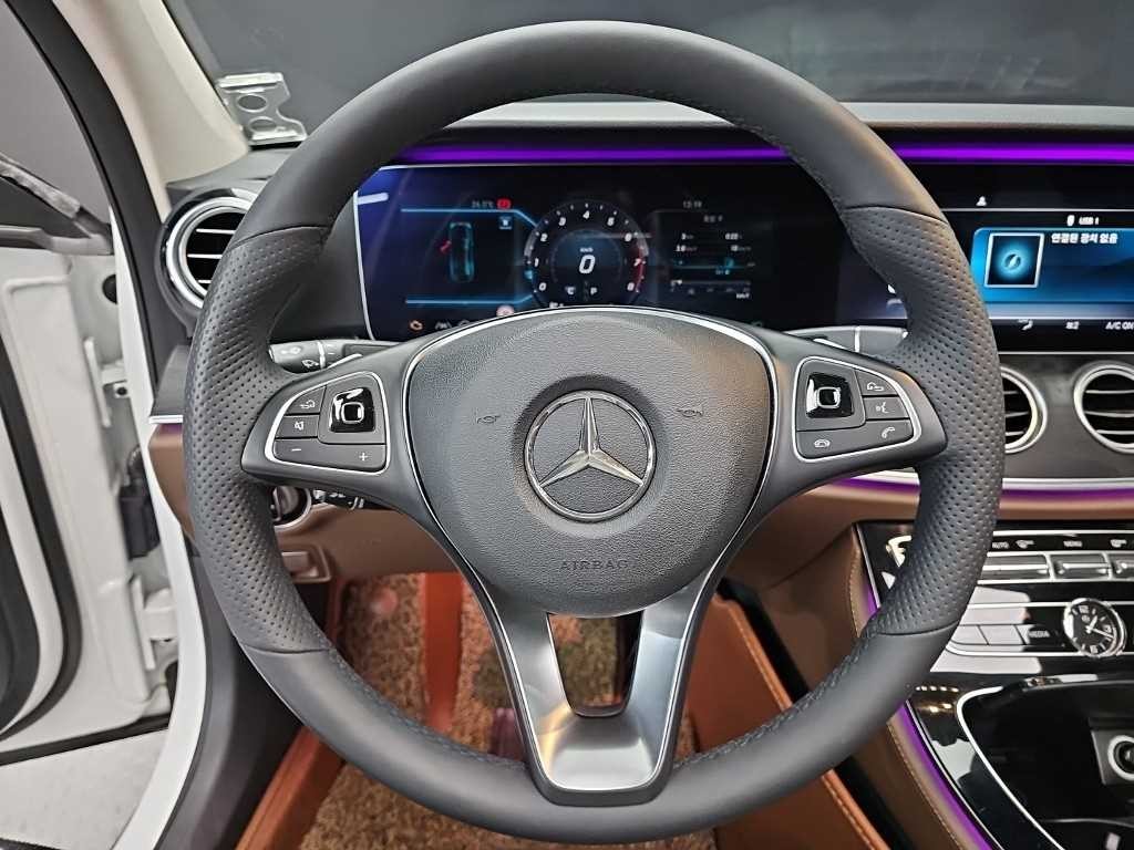벤츠 E 클래스 E-클래스 W213 E300 아방가르드 인텔리전트 드라이브 이미지 9