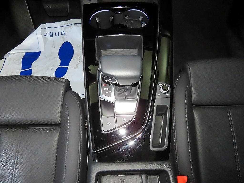 아우디 A4 A4 (B9) 40 TFSI 프리미엄 이미지 12