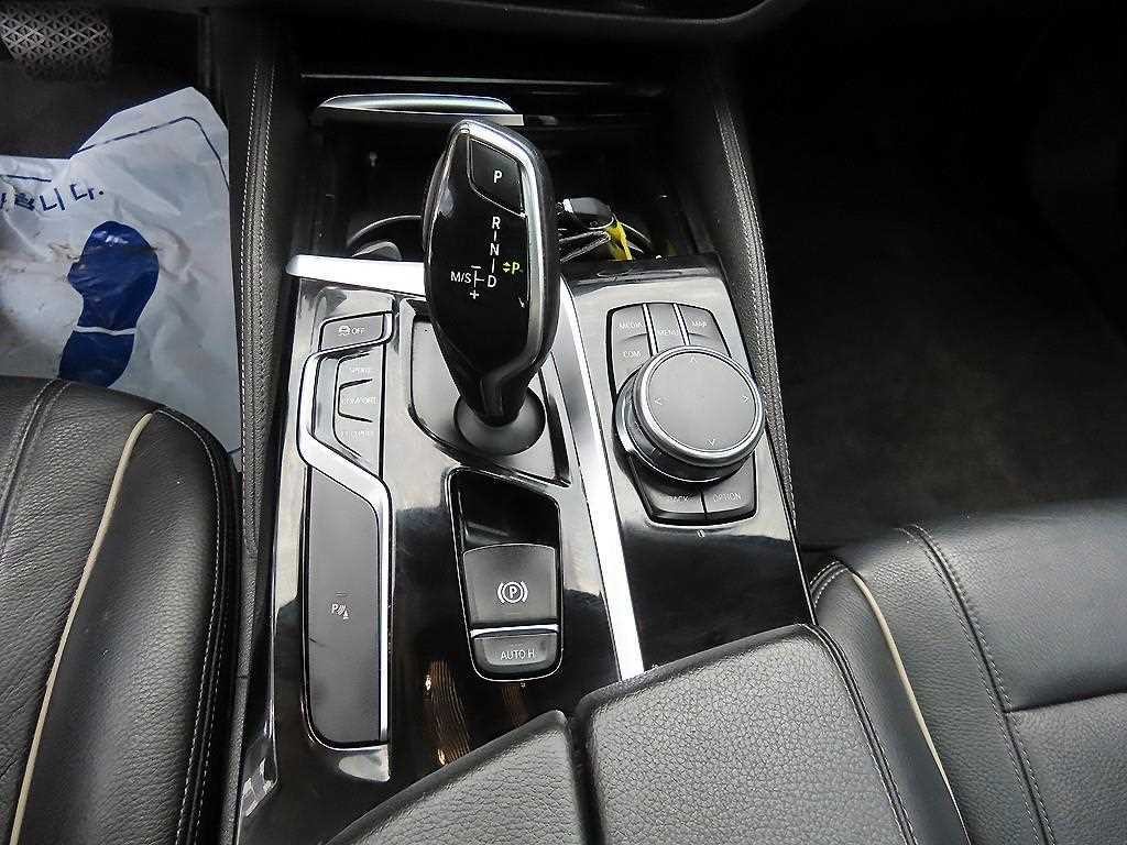 BMW 5시리즈 5시리즈 (G30) 520i 럭셔리 이미지 11