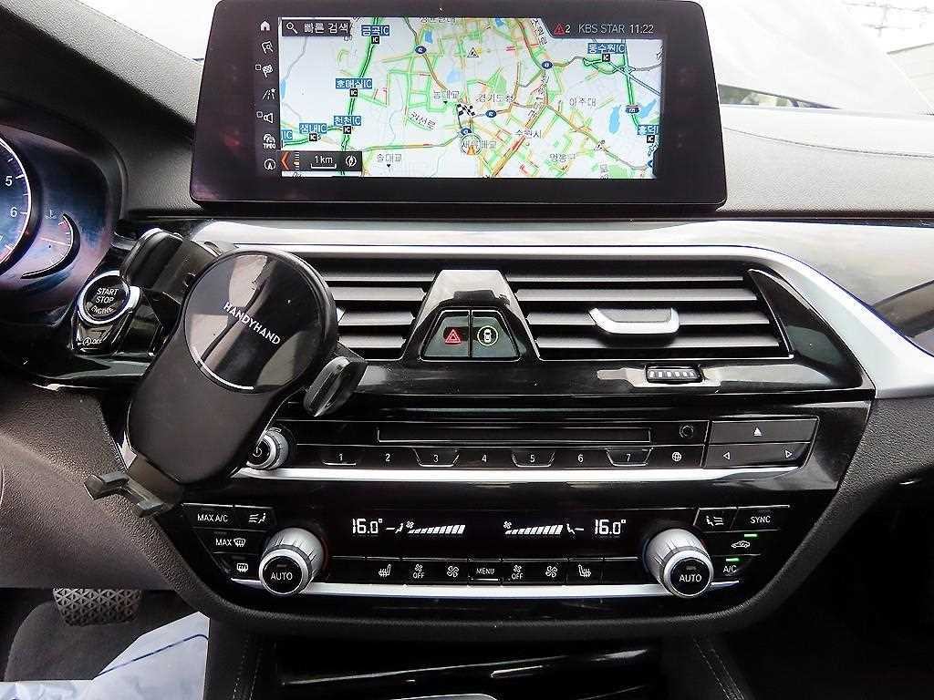 BMW 5시리즈 5시리즈 (G30) 520i 럭셔리 이미지 13