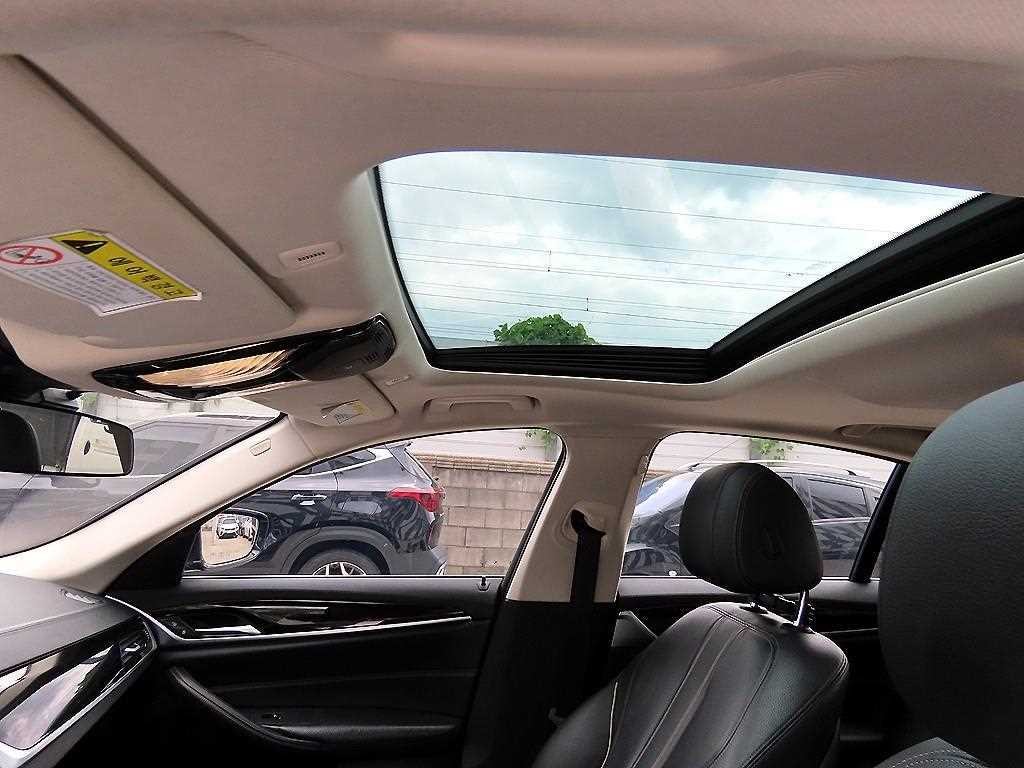 BMW 5시리즈 5시리즈 (G30) 520i 럭셔리 이미지 16