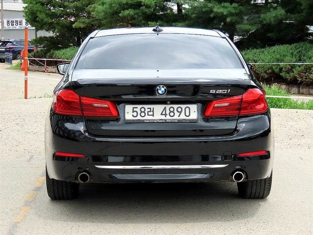 BMW 5시리즈 5시리즈 (G30) 520i 럭셔리 이미지 4