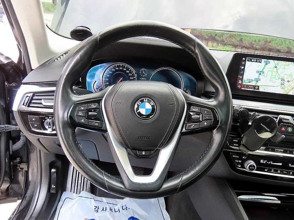 BMW 5시리즈 5시리즈 (G30) 520i 럭셔리 이미지 8