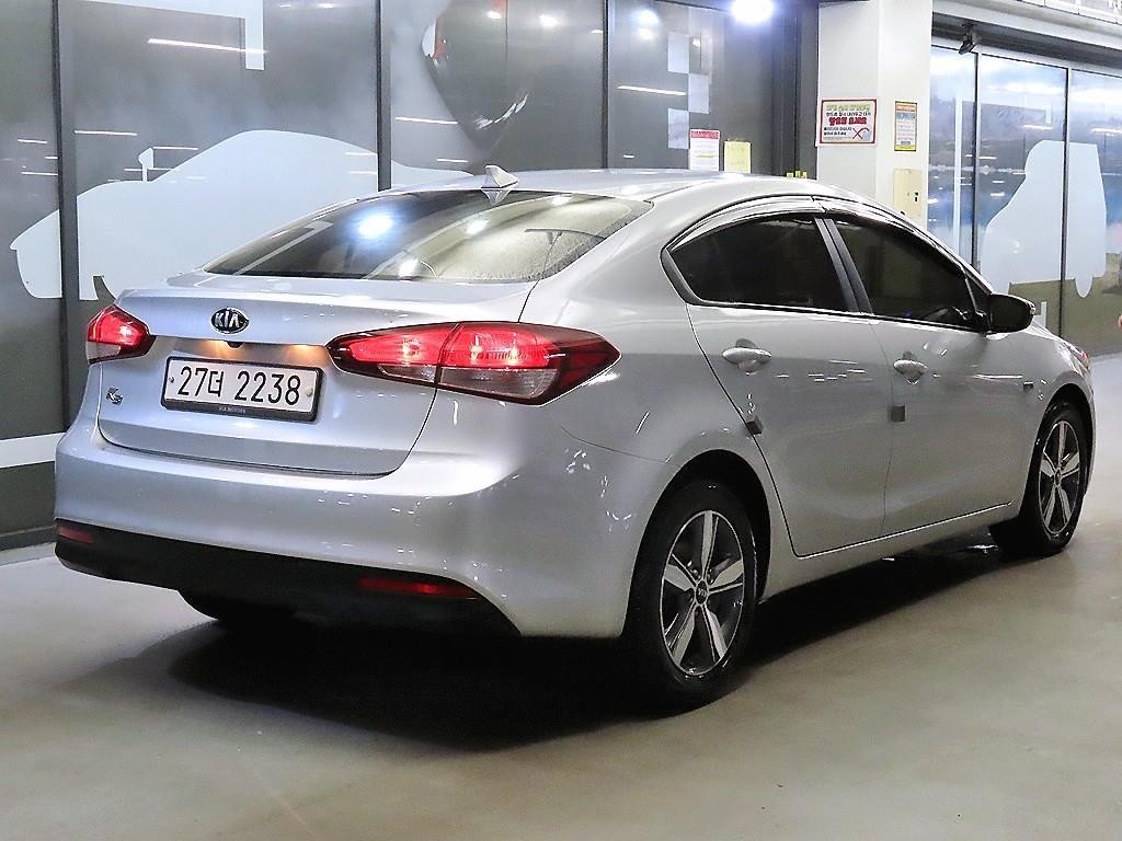 기아 K3 더뉴 K3 1.6 GDI 트렌디 이미지 4