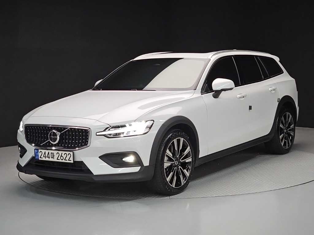 볼보 V60 V60 크로스 컨트리 2세대 2.0 B5 얼티메이트 AWD 이미지 1