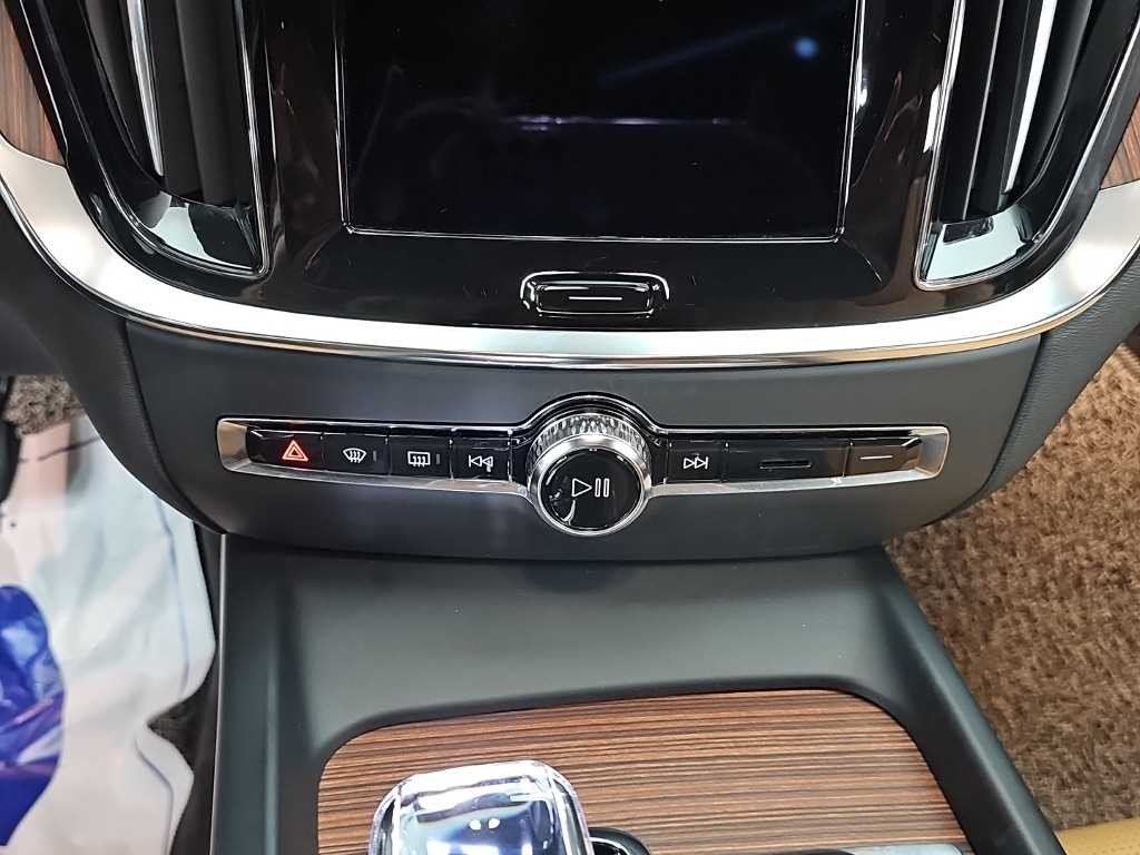 볼보 V60 V60 크로스 컨트리 2세대 2.0 B5 얼티메이트 AWD 이미지 10
