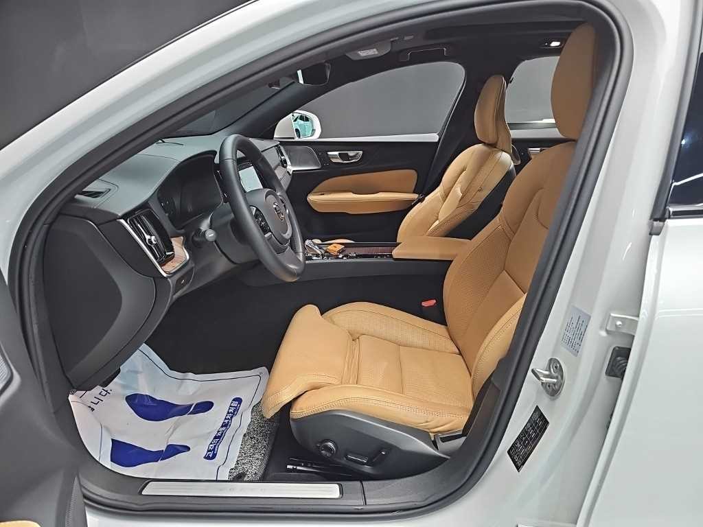 볼보 V60 V60 크로스 컨트리 2세대 2.0 B5 얼티메이트 AWD 이미지 11